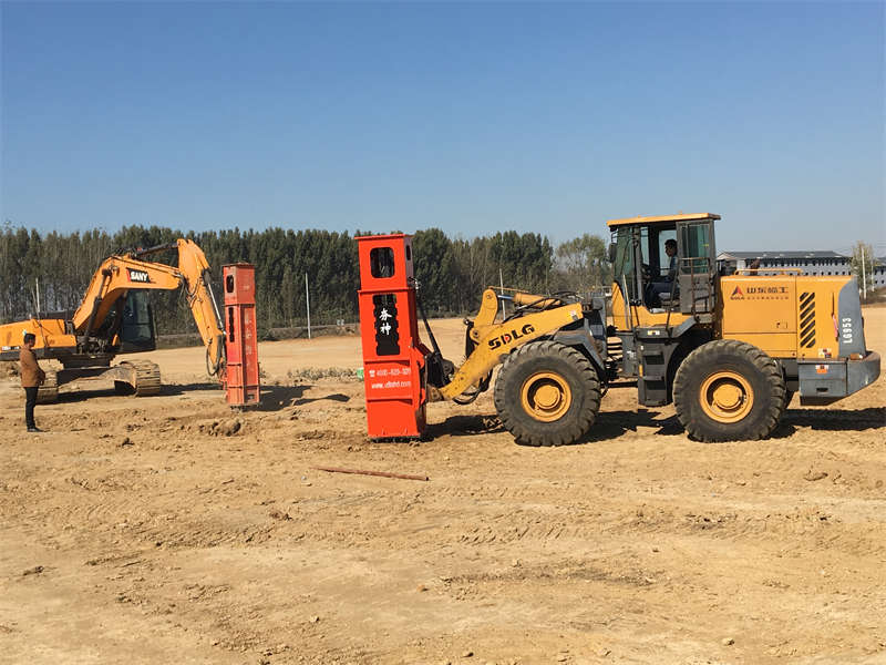 Two rapid hydraulic compactors under construction