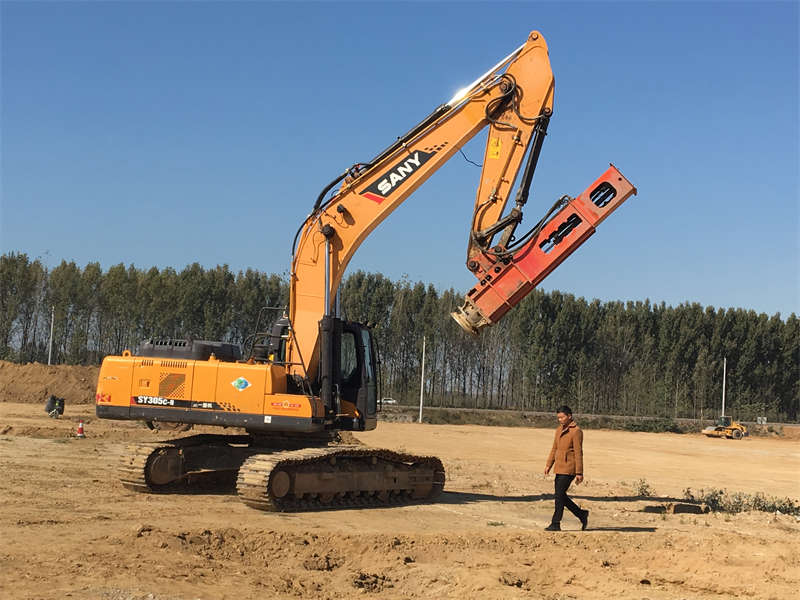 Fast hydraulic compactor mounted on excavator