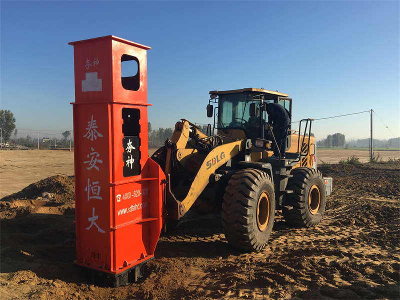 Rapid hydraulic compactor for foundation construction