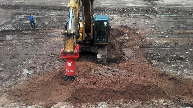 Longitudinal milling machine excavating trenches