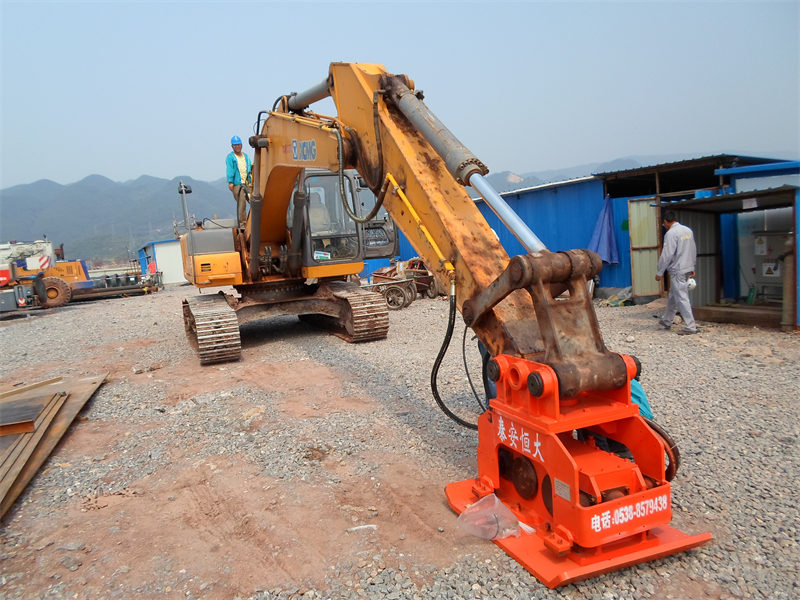 hydraulic vibratory compactor installed on excavator